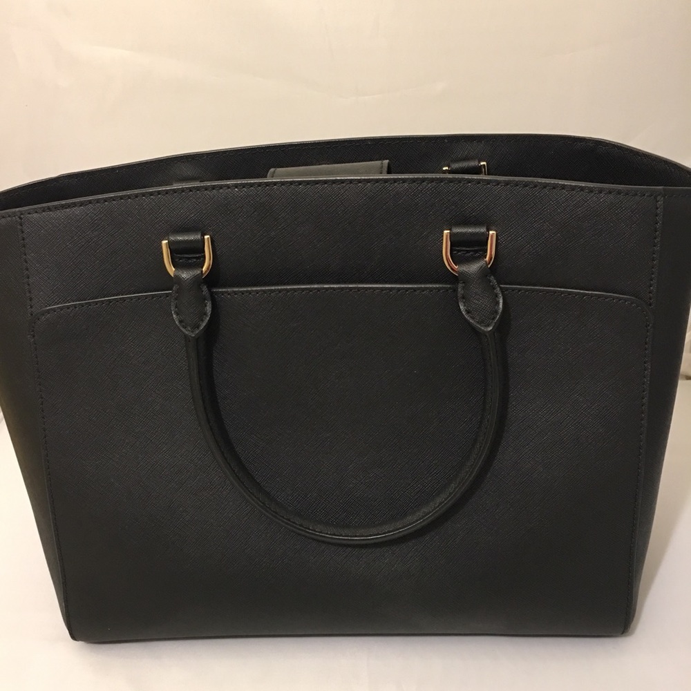 ❤️SOLD❤️Michael Kors tote - Picture 6 of 6